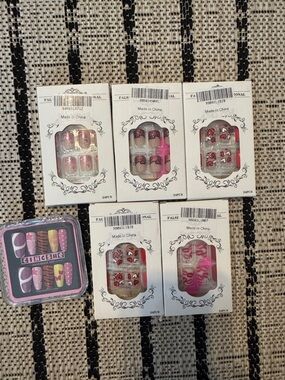 Press-On Nail Sets in Pink and Red Heart Designs